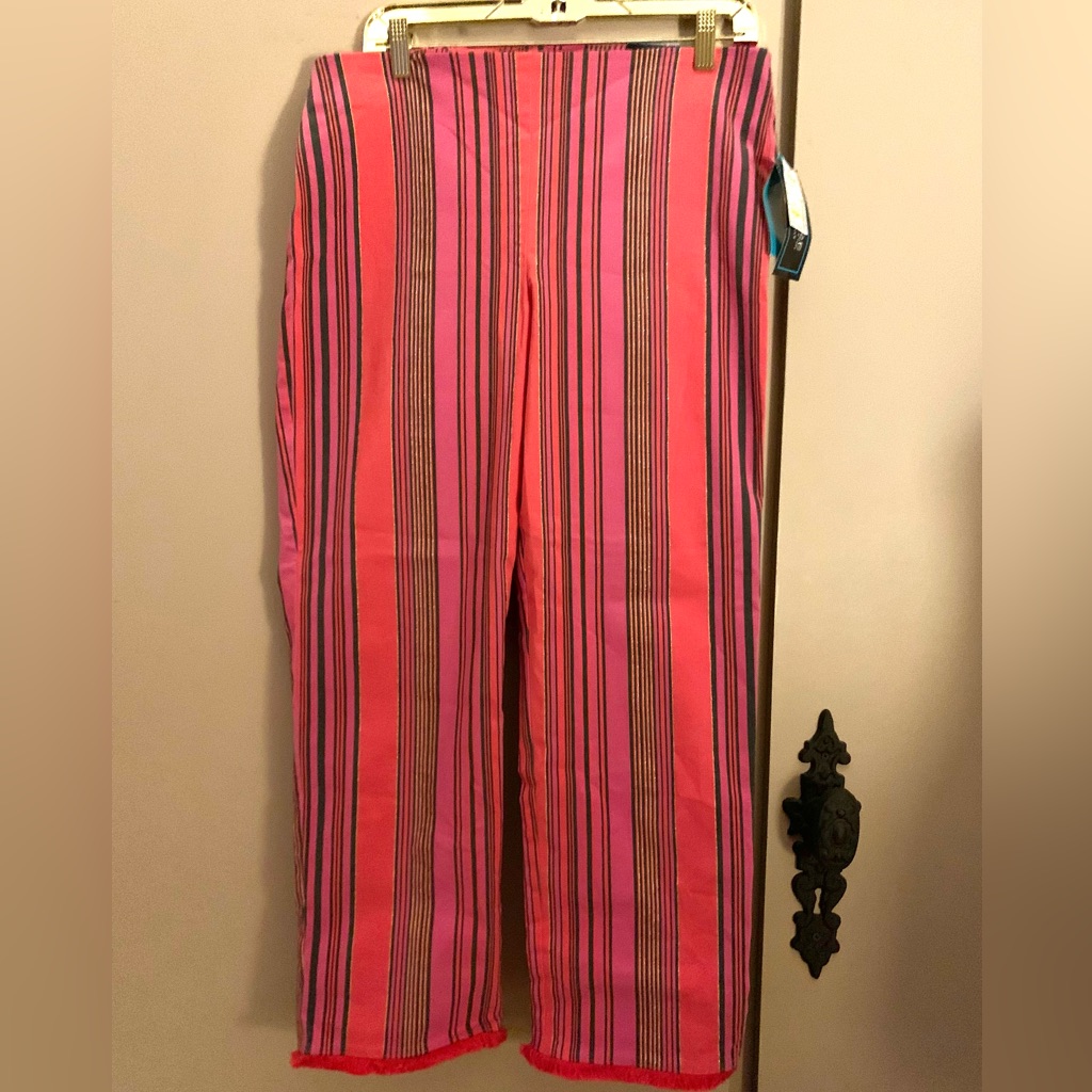 Attyre Striped Pink And Black Women's Cropped Pants